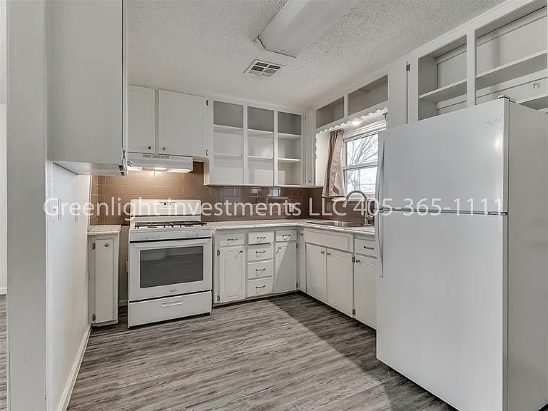 1509 Oelke Dr — Photo 8