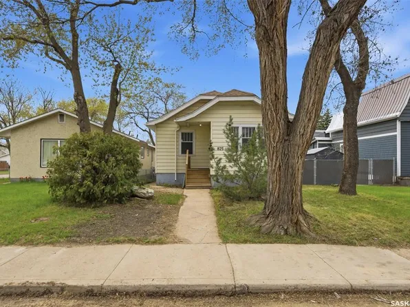 825 L AVENUE S, Saskatoon, SK S7M 2H9