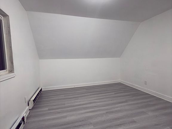 3rd image of 33 Greenbrier St Floor 3
