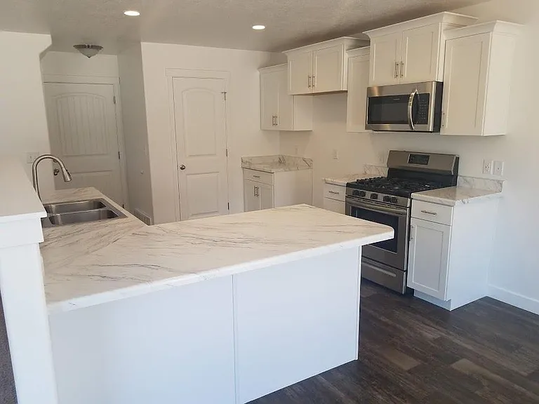 446 S Sunland Way — Photo 2
