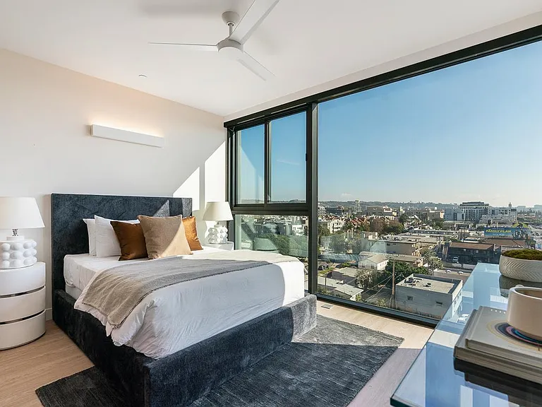 Venue Residences — Photo 15
