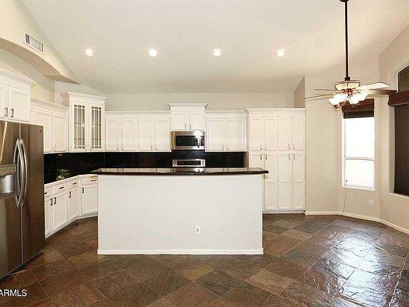 5th image of 94 N Acacia Dr