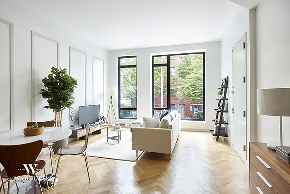 Sold by Warburg | media 9