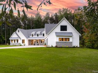 452 Herrington Dr, Lake Orion, MI