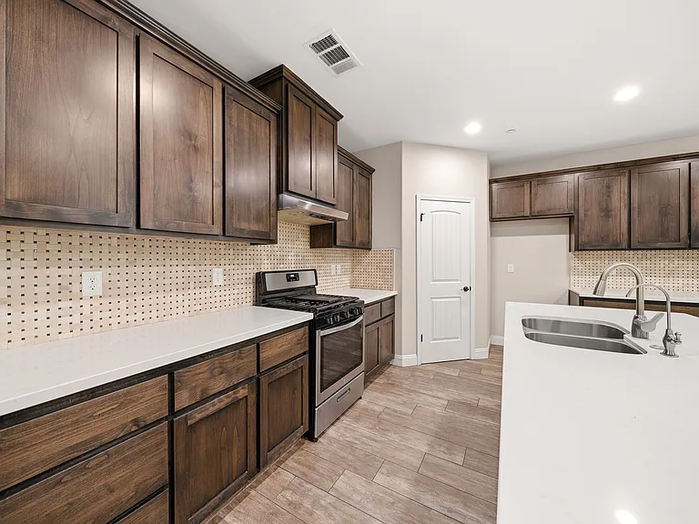 7303 Whiskey Creek Dr — Photo 18