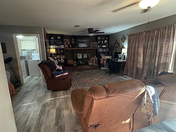 3rd image of 402 Harmony Dr