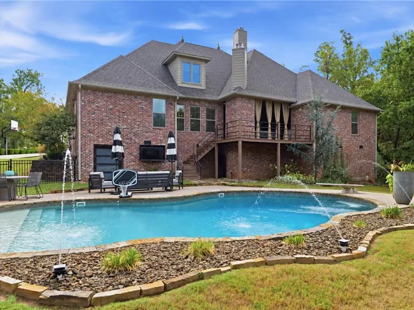 8700 Crest Ln, Springdale, AR 72762