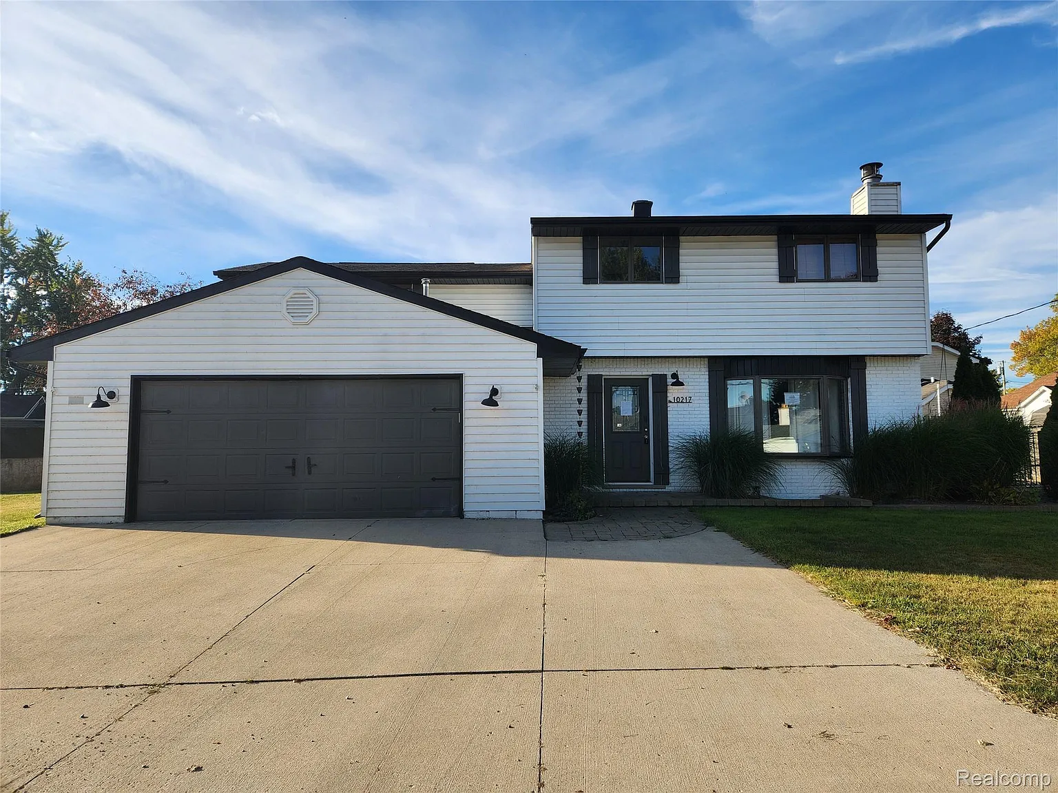 10217 Lakeside Dr photo 1