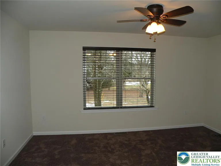 631 Linden St — Photo 9