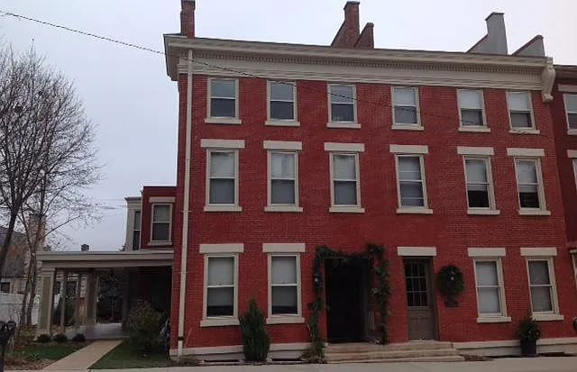 building front prior to new portico on 1134