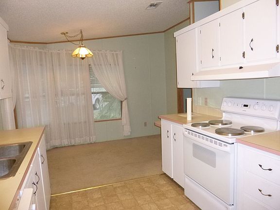 5th image of 1038 Cosmos Dr