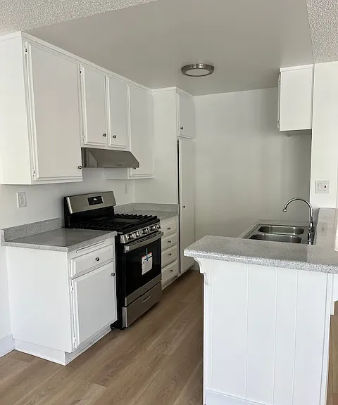 Villa Woods Apartments — Photo 9