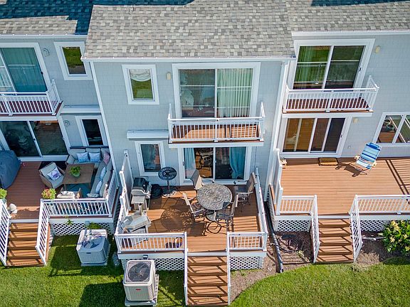 4th image of 1103 Oyster Cove Dr