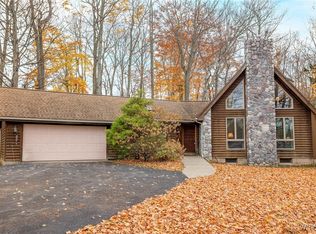 903 Friar Tuck Ln, Webster, NY