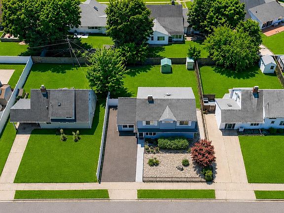 2nd image of 40 Blueberry Lane