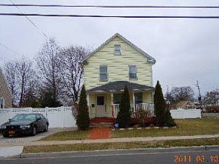 1st image of 594 Leonard Ave