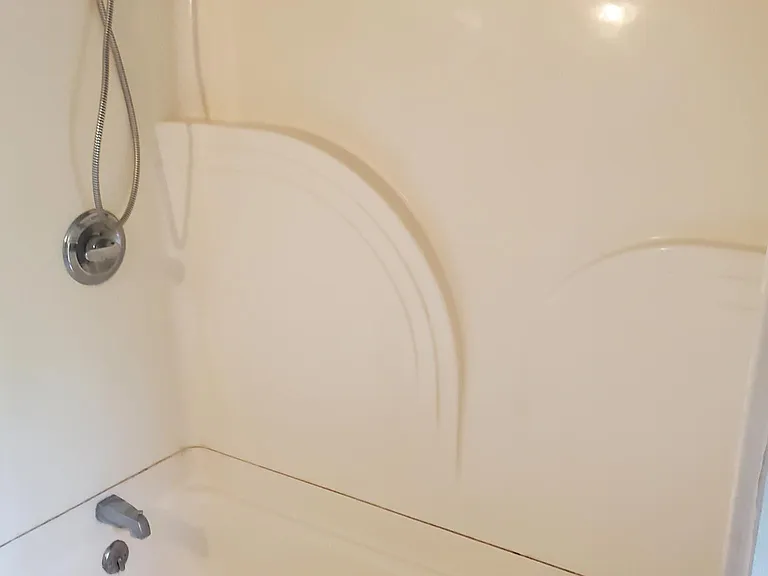 Shower- tub unit