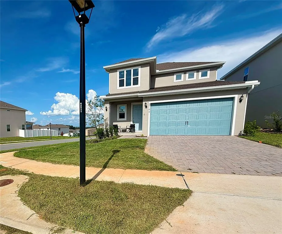 4 bed, 2.5 bath, 2100 sqft, $3,200 — Photo 2