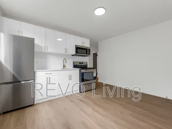 89 Beech St Unit 1, Saint Catharines, ON L2R 2B8