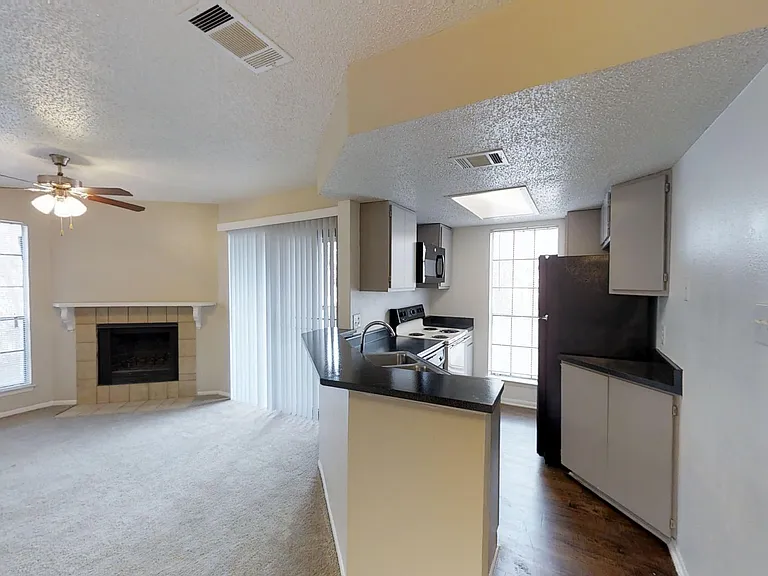 Willow Hill Apartments — Photo 25