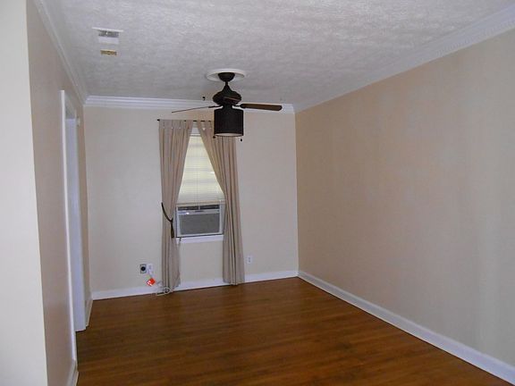 Dining area adjoins LR