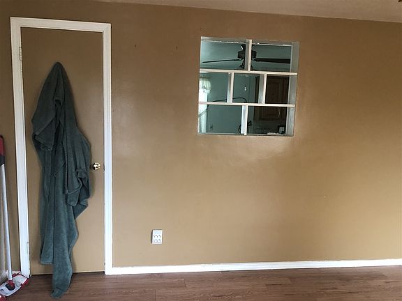 3rd image of 627 Blackhawk Dr