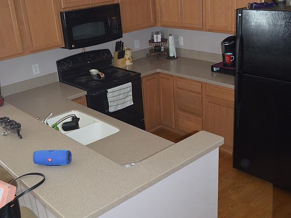 OPen kitchen with breakfast bar