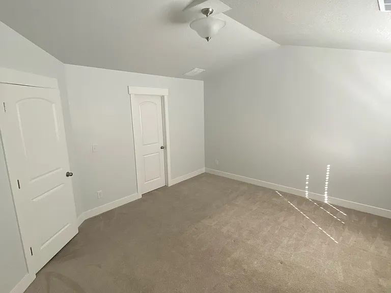 4249 W 2010 N — Photo 6