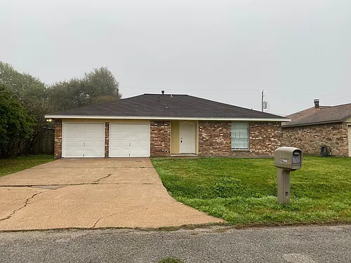 1140 Greencroft St Photo 1