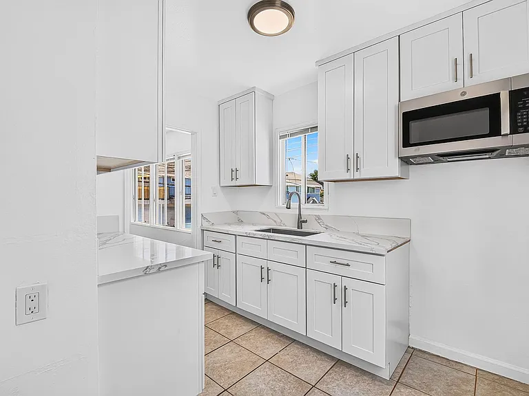 530 W 9th St — Photo 21