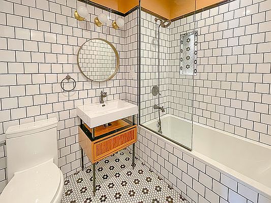 5th image of 61 Metropolitan Ave #517