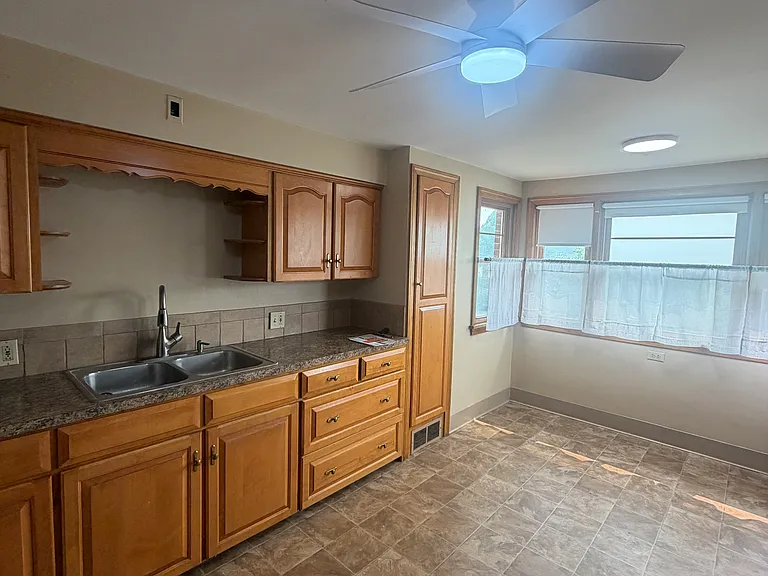 1802 Market Ave N #4 — Photo 6