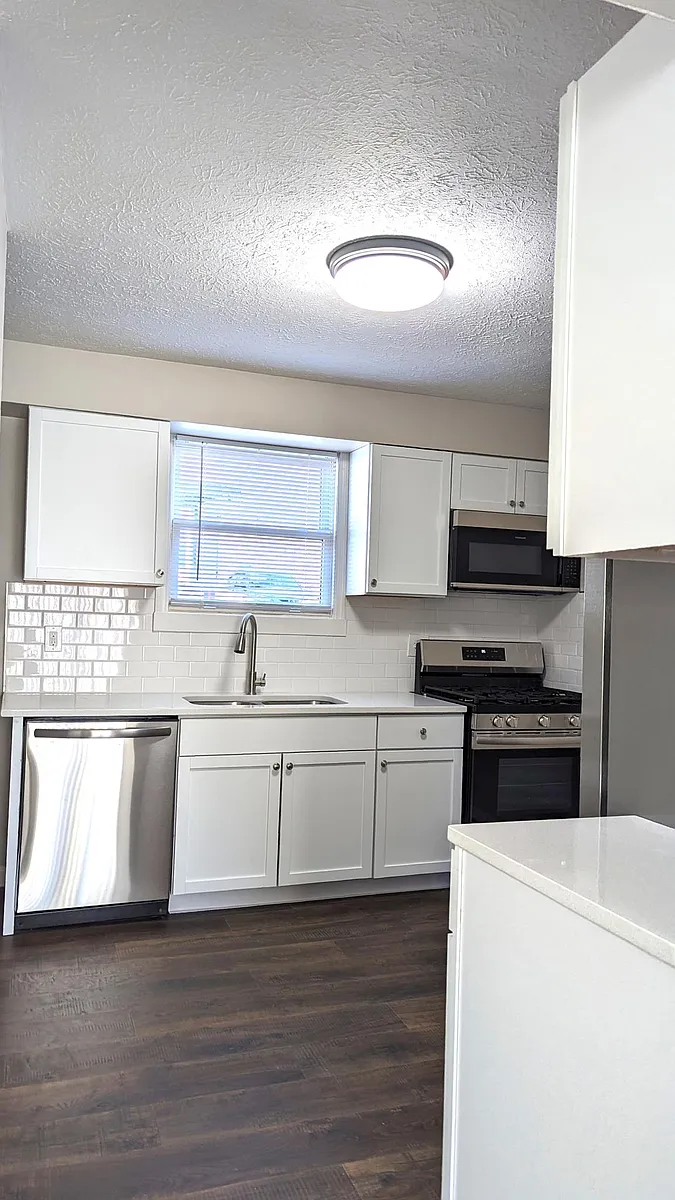 Building Photo - 253 S Liberty St #8