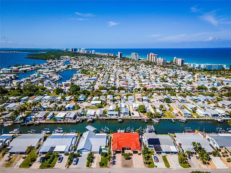 60 Aqua Ra Dr — Photo 2