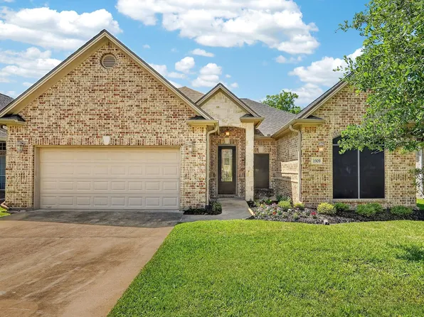 1909 Debbie Dr, Bryan, TX 77802