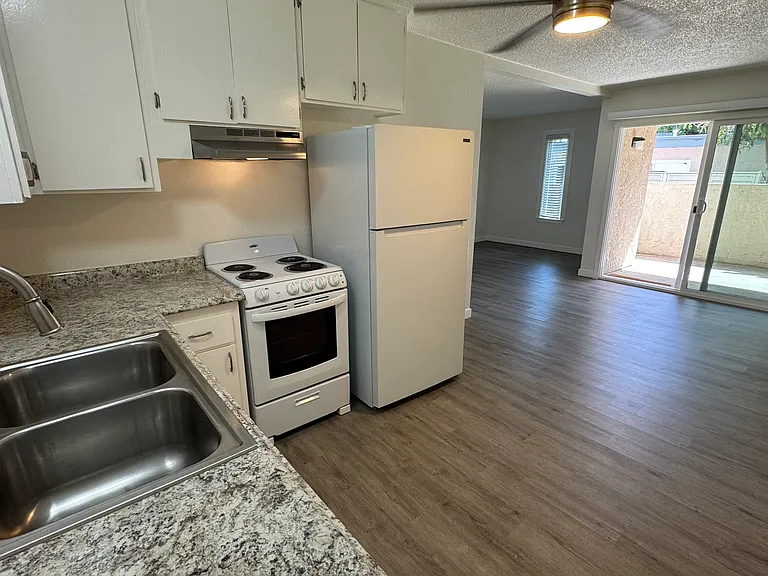 Magnolia Manor — Photo 11