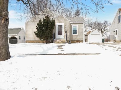 1023 W 10th St, Cedar Falls, IA, 50613
