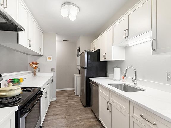 4th image of 19 Paris St APT 203