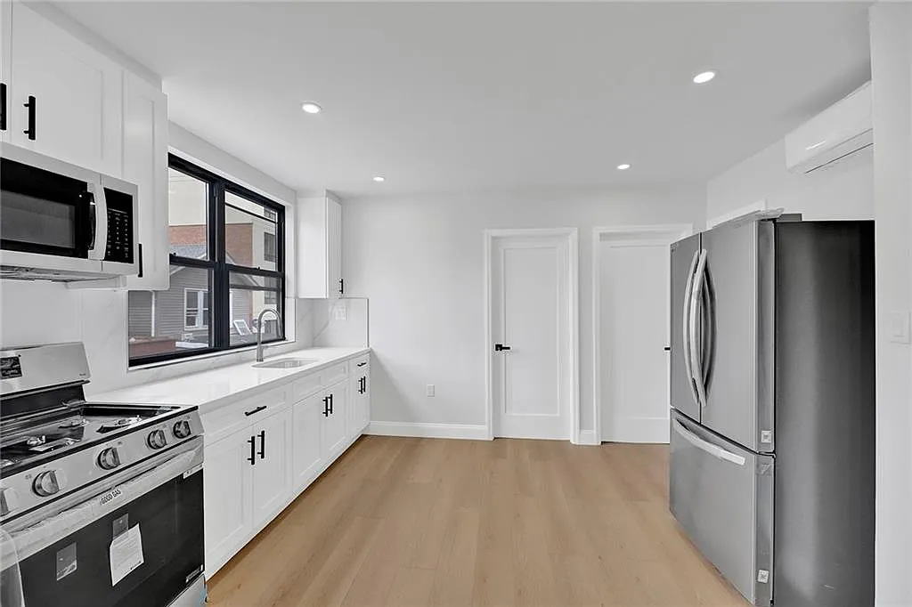 2 bed, 1.0 bath, 400 sqft, $2,500 — Photo 2