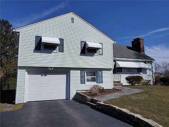 3rd image of 64 Cypress Dr