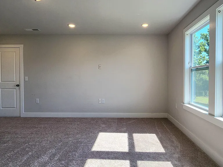 190 Salem Village Dr — Photo 4