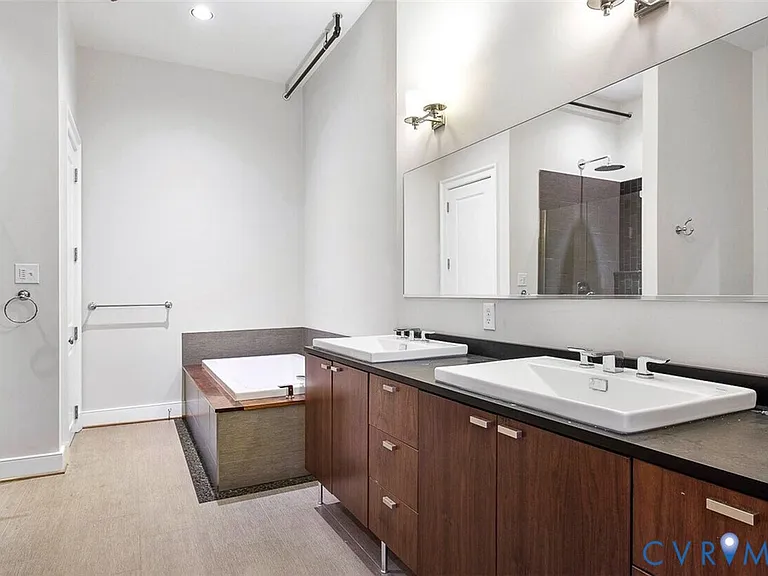105 E Broad St #2B — Photo 25
