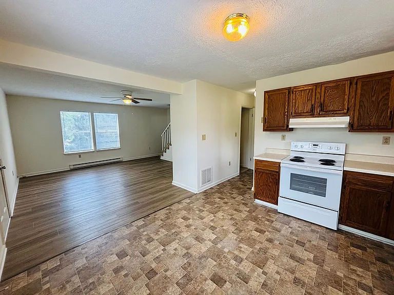 355 Wakeman Ct NE — Photo 17