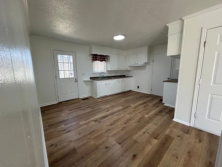 1085 Berrywood Ave — Photo 3