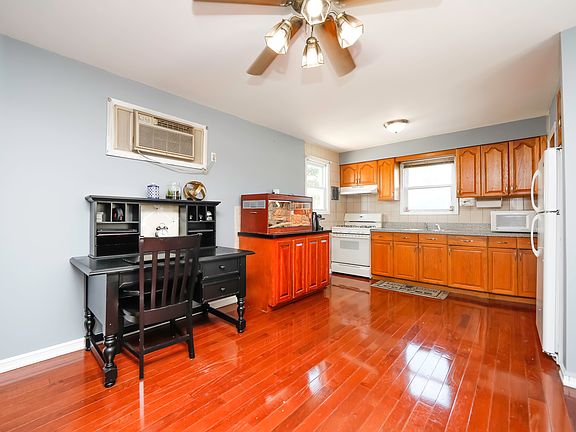 5th image of 9011 218th St