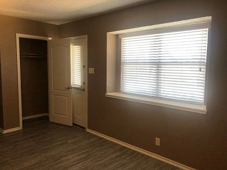 Country View Apartments — Photo 12