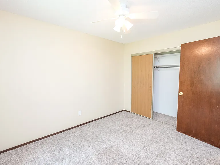 Shepard Terrace — Photo 37