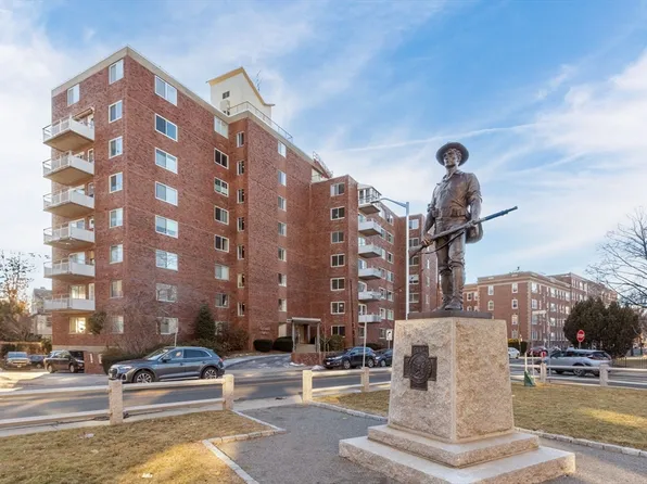14 Concord Ave APT 220, Cambridge, MA 02138