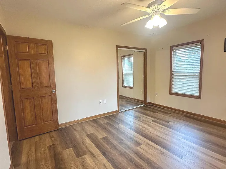 700 Schiller Ave — Photo 14