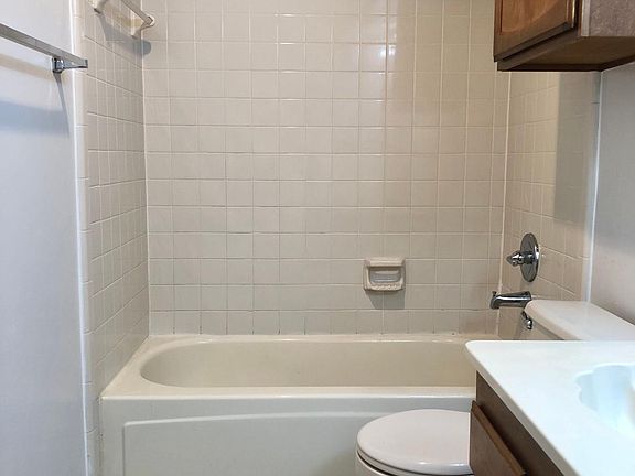 4th image of 131 Larchbrook Dr